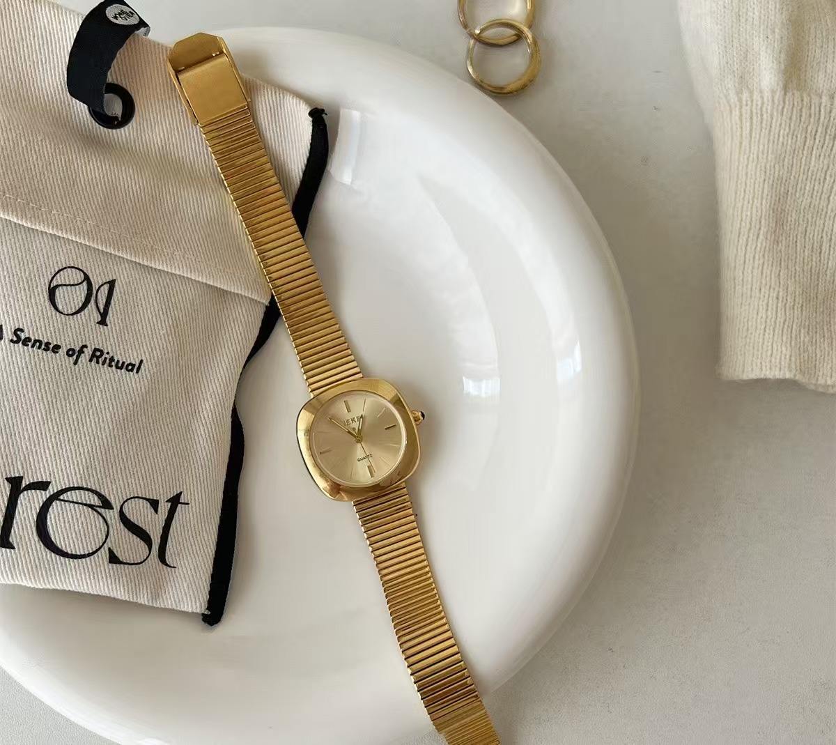 Niche Watch Retro Light Luxury Vintage Fashion Temperament Quartz Watch Female Exquisite Versatile Casual Style