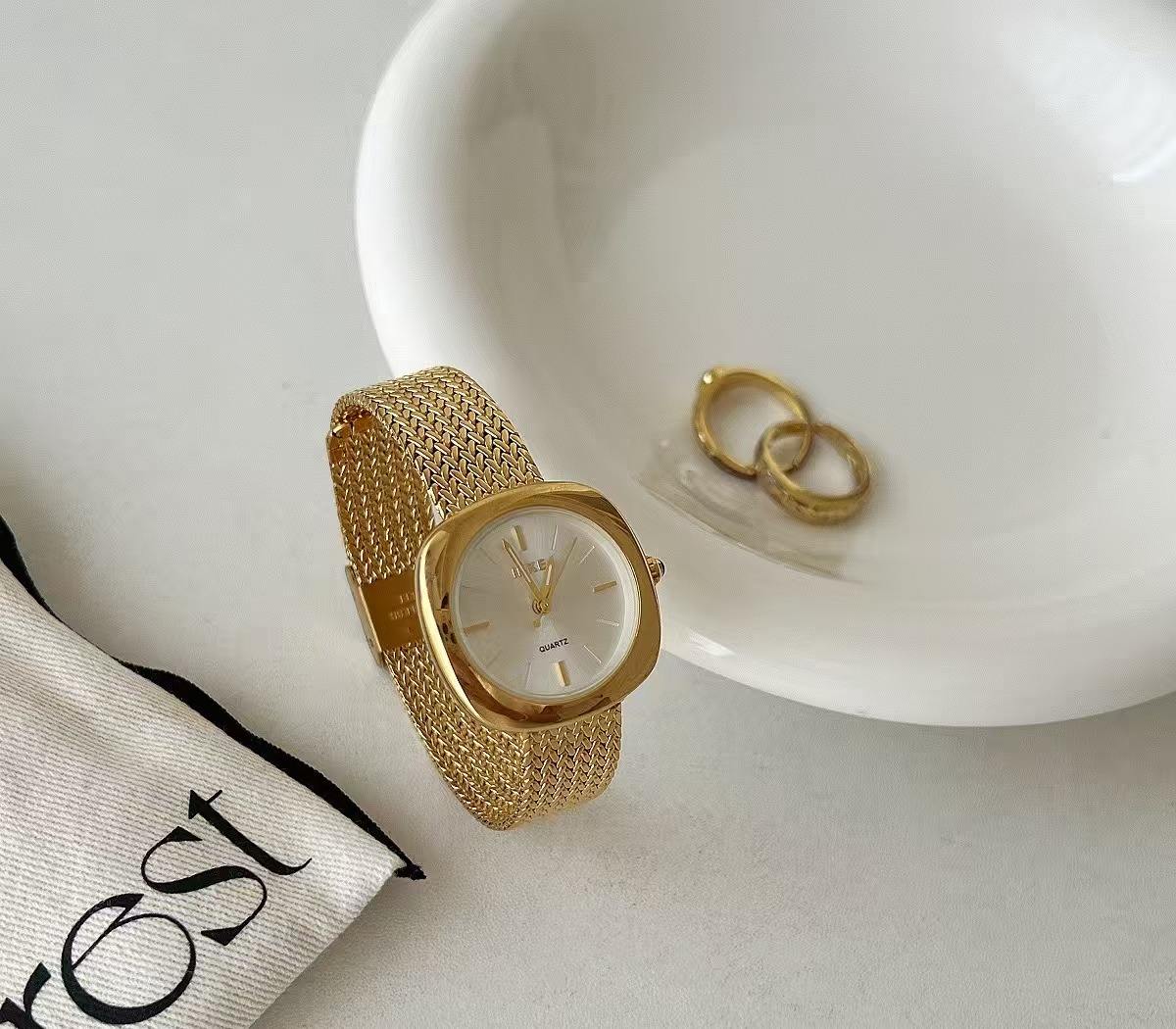 Niche Watch Retro Light Luxury Vintage Fashion Temperament Quartz Watch Female Exquisite Versatile Casual Style