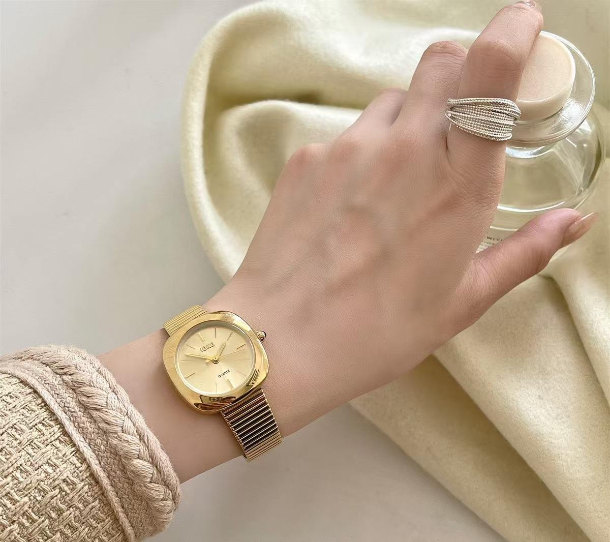 Niche Watch Retro Light Luxury Vintage Fashion Temperament Quartz Watch Female Exquisite Versatile Casual Style