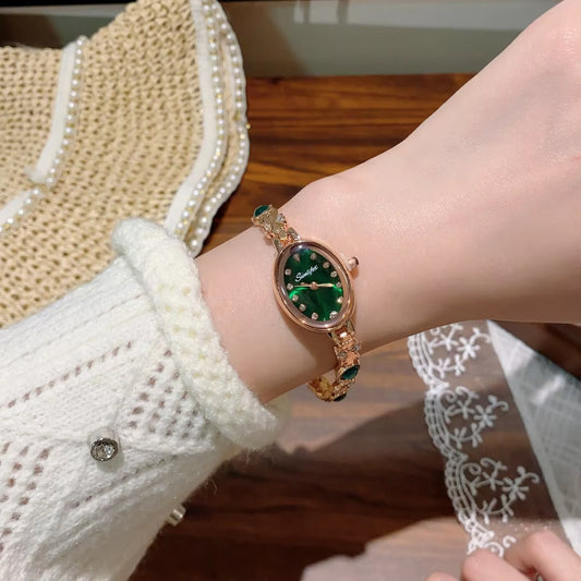 Fashionable Women's Watch with Diamond Inlaid Strap Retro Oval Dial Ladies Quartz Watch Ladies Gift